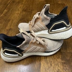 Adidas Ultraboost gold/black/white 9.0